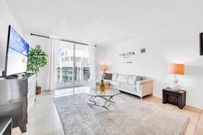 Smart TV - Modern 1 Bed in the Heart of Brickell With Free Parking (Miami)