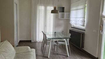 Télévision à écran plat