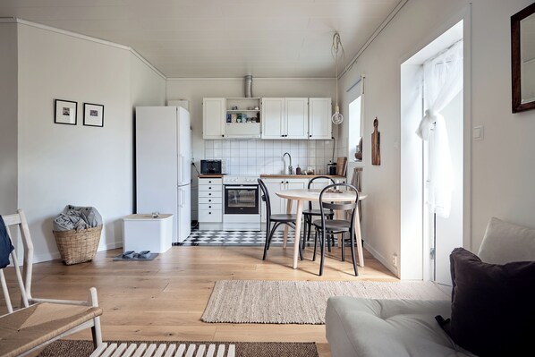 Dog Friendly Cabin | Private kitchen | Espresso maker, coffee/tea maker, electric kettle