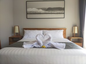 Deluxe Double Room with Balcony | Coffres-forts dans les chambres, bureau