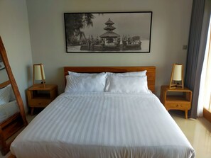 Deluxe Double Room with Balcony | Caja fuerte, escritorio, espacio para trabajar con un portátil