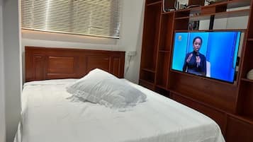 1 habitación, tabla de planchar con plancha, wifi y ropa de cama