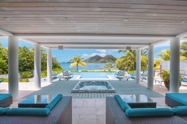 Terrace/patio - Luxurious Villa Antigua/Hot Tub/Private beach/Pool (Jolly Harbour)