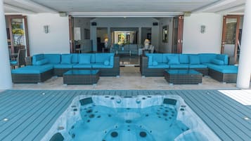 Bain à remous intérieur