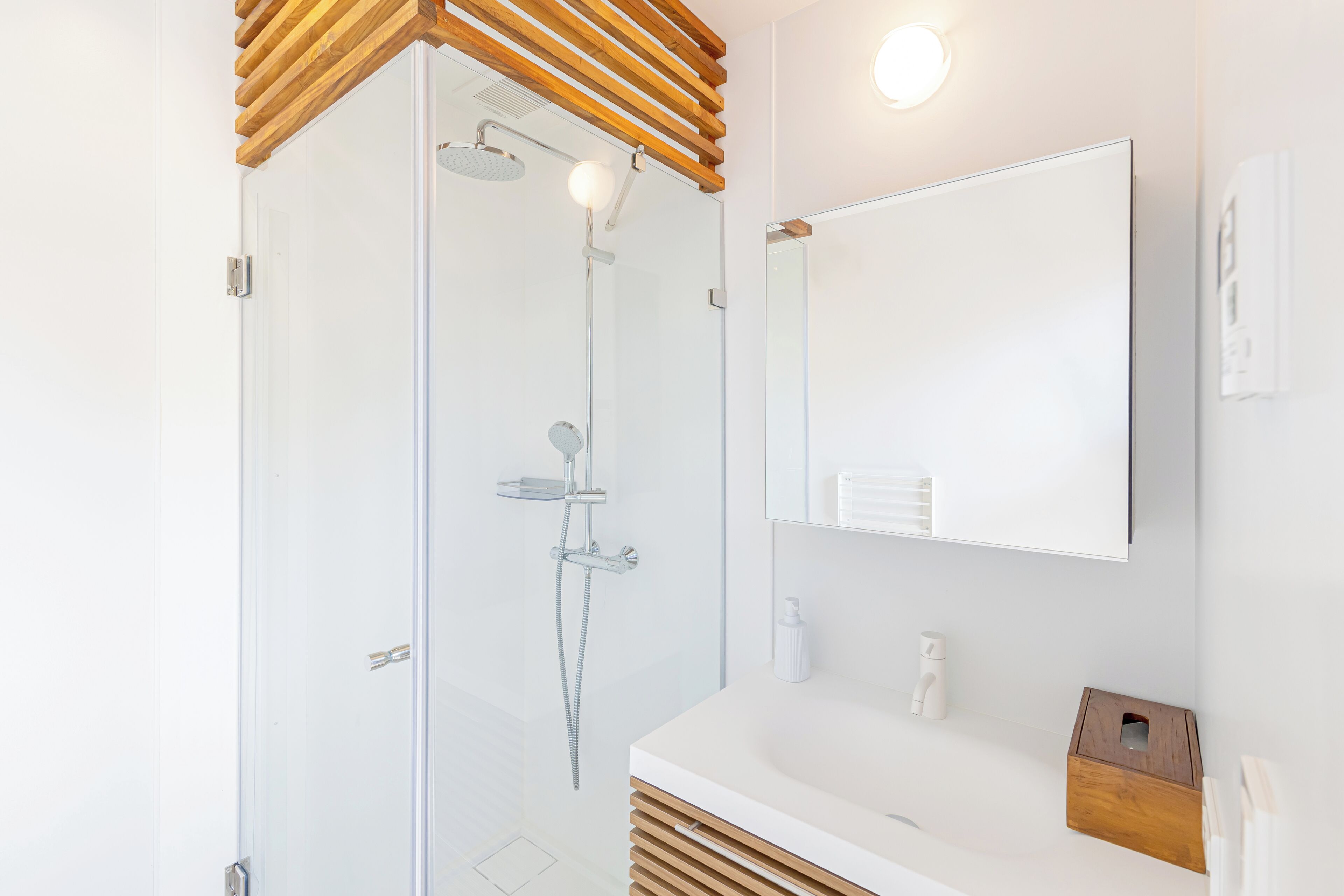 Standard Double Room, 1 Double Bed, Non Smoking | Bathroom | Shower, rainfall showerhead, free toiletries, hair dryer
