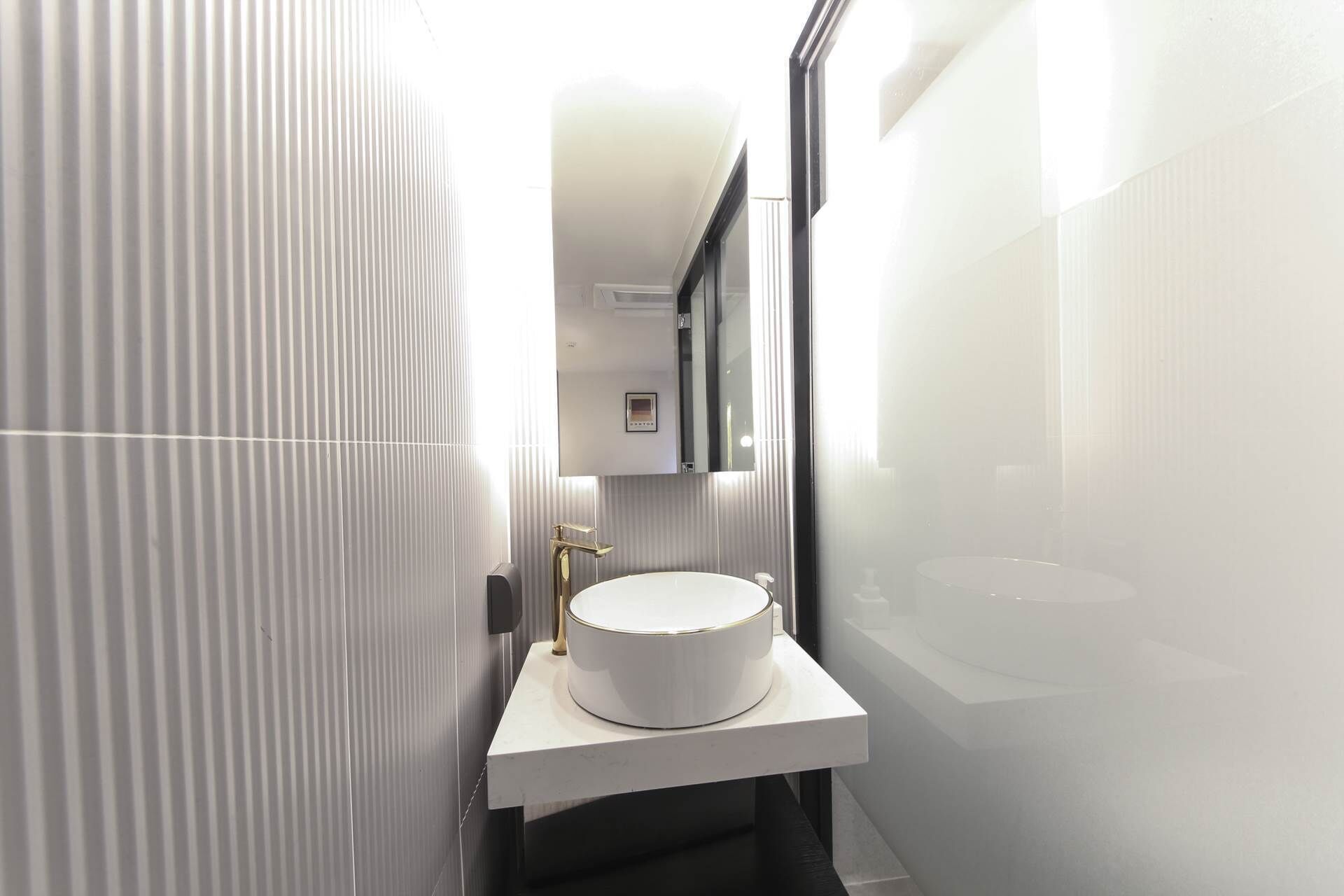 standard double or twin room | bathroom | separate bathtub and shower, free toiletries, hair dryer, bathrobes