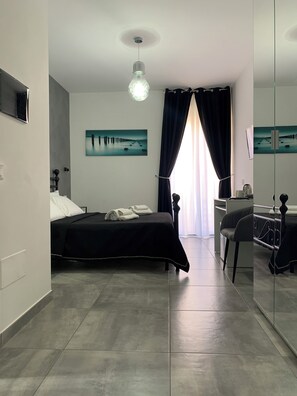 Design Double Room | In-room safe, desk, laptop workspace, free WiFi