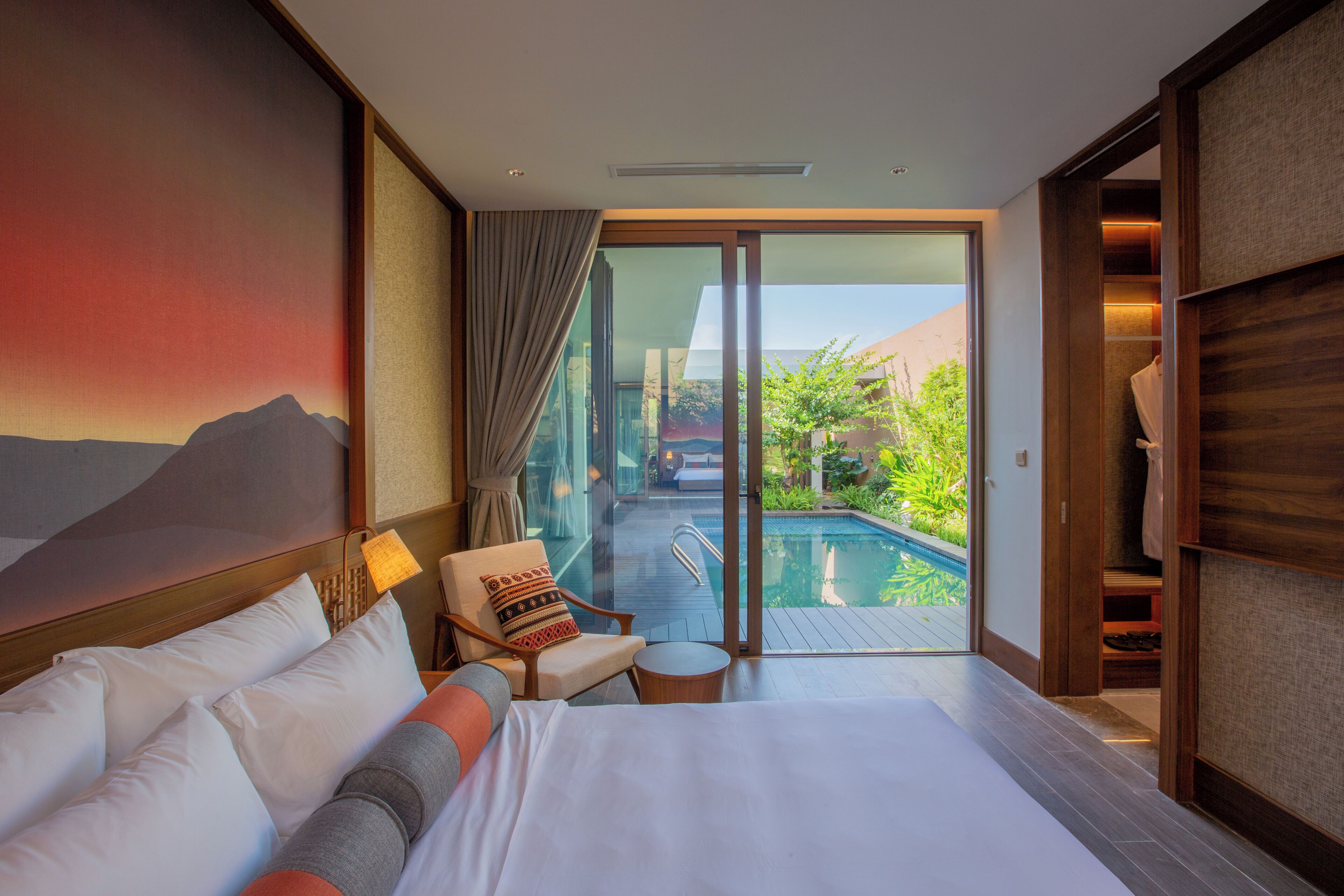 La Sen Villa 3 bedrooms | Premium bedding, in-room safe, desk, blackout drapes
