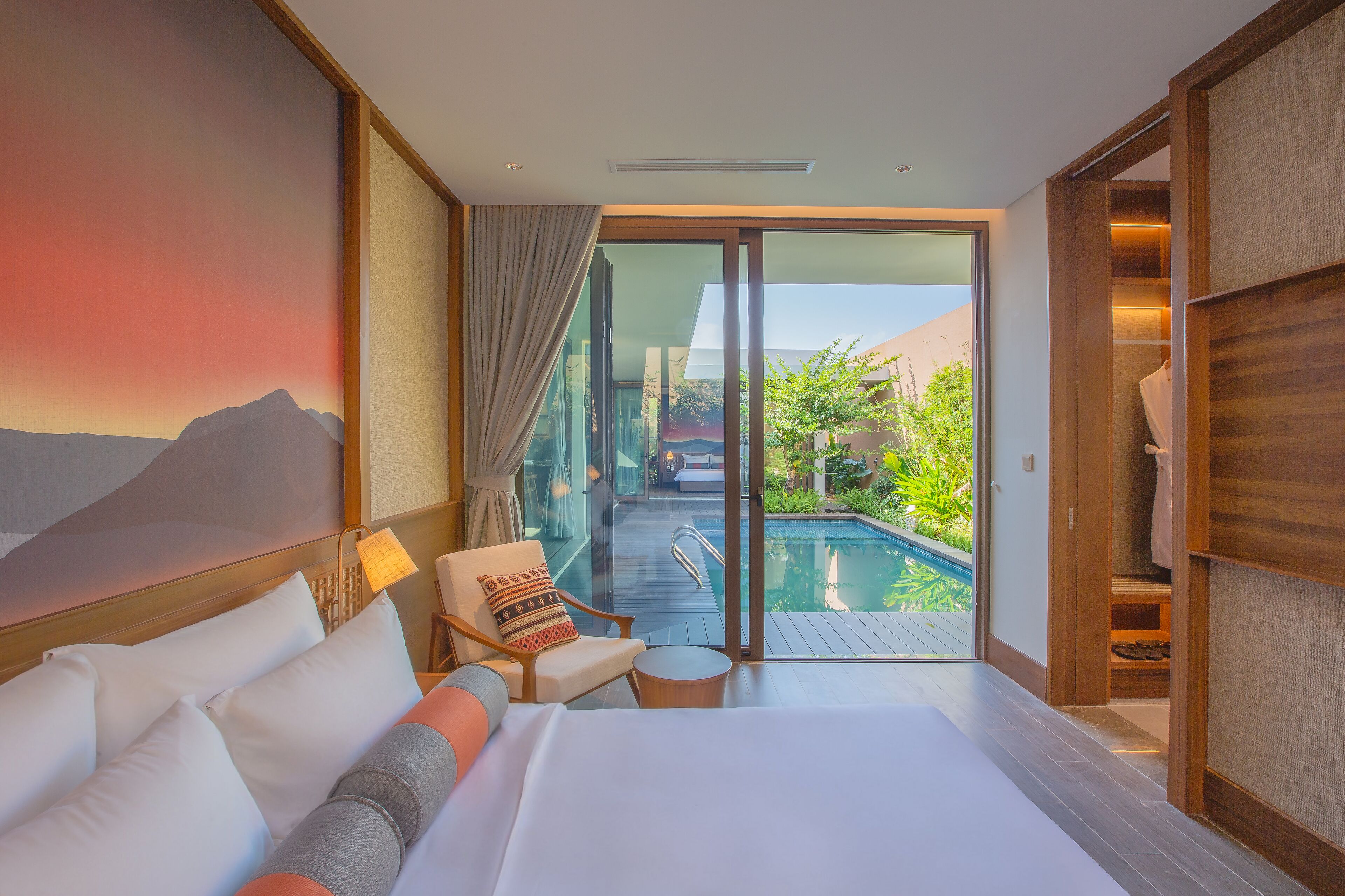 La Sen Villa 3 bedrooms | 高級寢具、客房內保險箱、書桌、遮光布/窗簾