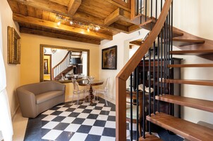 Luxury Apartment (Eolo) | Living area | Smart TV