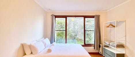 5 bedrooms, iron/ironing board, travel crib, free WiFi