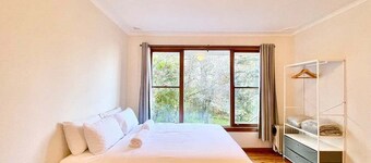 Mount St. Raphael's | Large Art Deco House, 5 Bedroom, 2 Bathroom, Large Groups, Garden