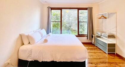 Mount St. Raphael's | Large Art Deco House, 5 Bedroom, 2 Bathroom, Large Groups, Garden