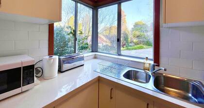 Mount St. Raphael's - Large Art Deco House, 5 Bedroom, 2 Bathroom, Large Groups, Garden