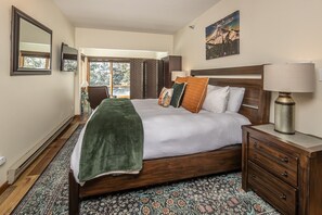 1 dormitorio, tabla de planchar con plancha, wifi gratis y ropa de cama