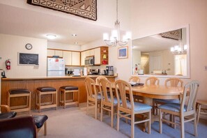 Dining - Okemo Ski Condo: 3BR +Loft Sleeps 10 w/ Fireplace (Ludlow)