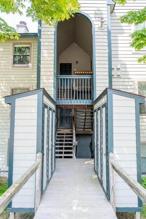 Exterior detail - Okemo Ski Condo: 3BR +Loft Sleeps 10 w/ Fireplace (Ludlow)