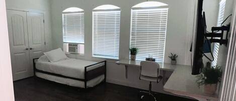 5 bedrooms, desk, iron/ironing board, travel cot