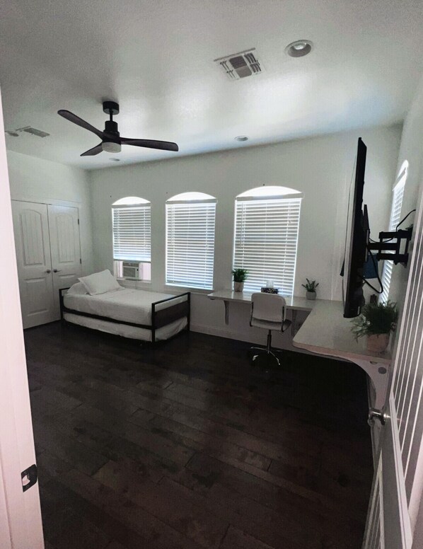 5 bedrooms, desk, iron/ironing board, travel cot