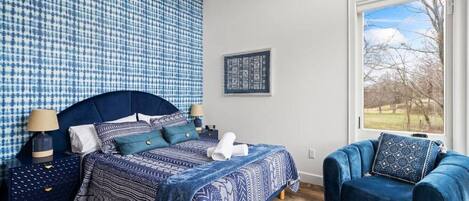 3 chambres, bureau, fer et planche à repasser, lit parapluie