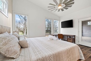 3 bedrooms, desk, iron/ironing board, travel crib