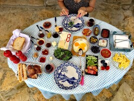Her gün ücretsiz tam kahvaltı