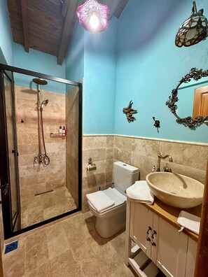 Design Triple Room | Bathroom | Shower, rainfall showerhead, hair dryer, bathrobes - Ilios Gokceada (Gökçeada)