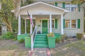 Exterior detail - Cozy Park Circle Retreat with Deck & Modern Amenities, Close to Charleston (North Charleston)