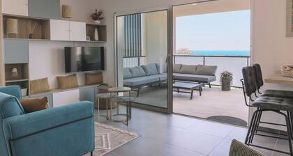Luxury apartment, swimming pool, sea view of Calvi bay, citadel port