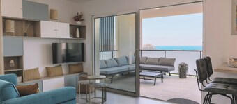 Luxury apartment, swimming pool, sea view of Calvi bay, citadel port