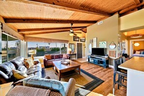 Smart-tv, bøger, stereoanlæg