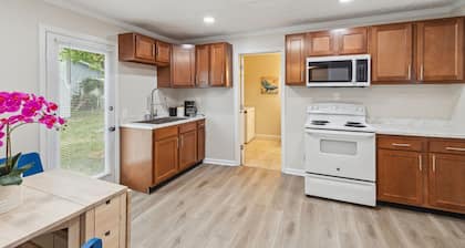 Elm, Two Bedroom House in Historic Loveland