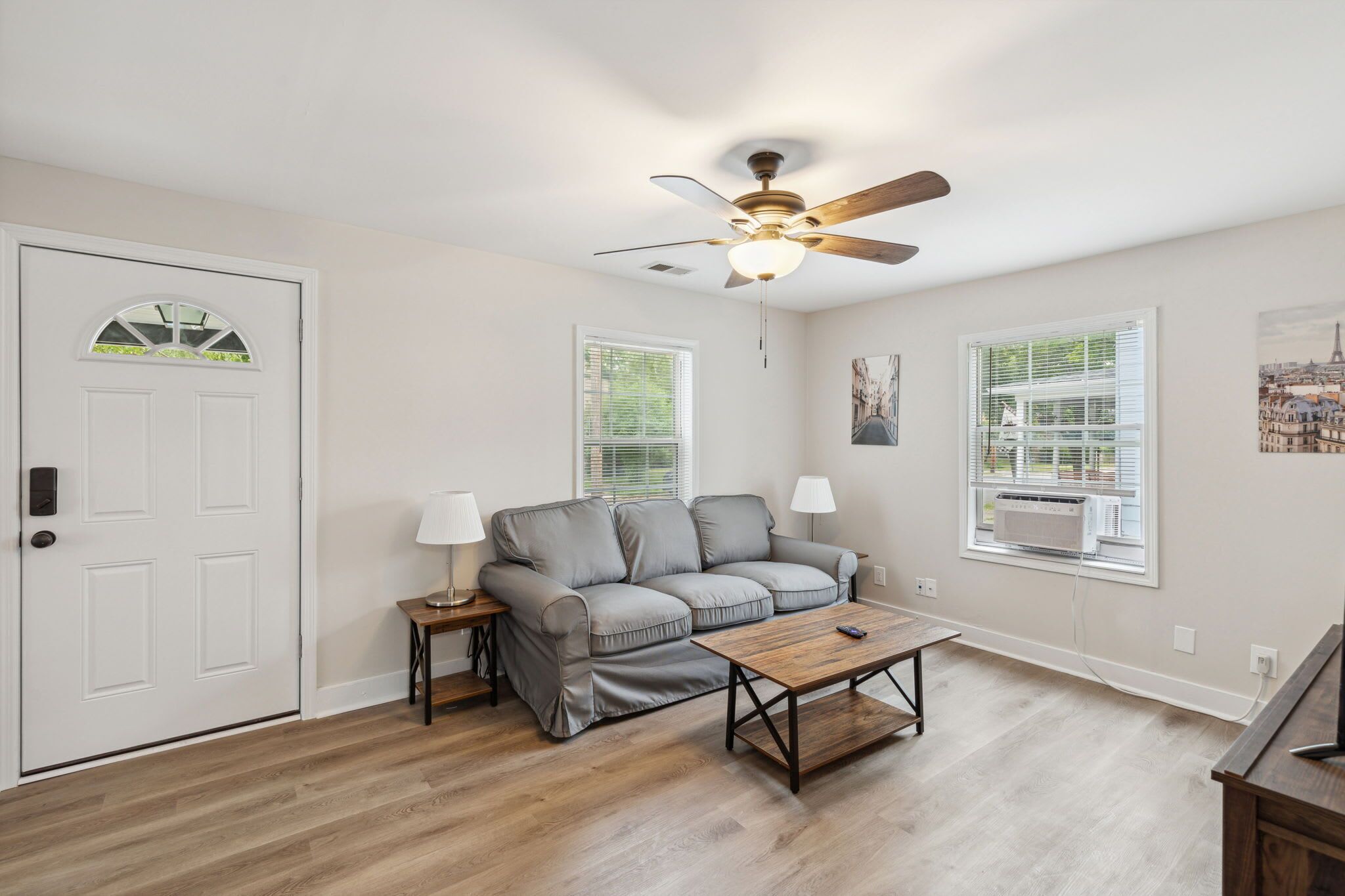 TV, peis og kontorer