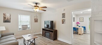 Elm 205, Two Bedroom House in Historic Loveland