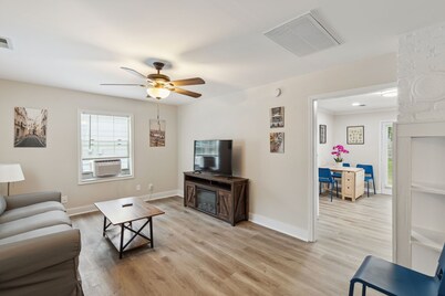 Elm 205, Two Bedroom House in Historic Loveland