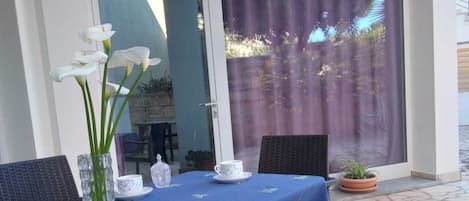 Outdoor dining