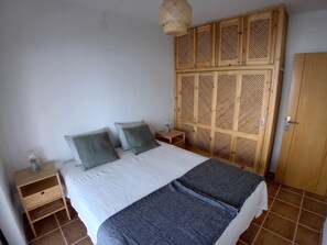 2 soverom, strykejern/-brett, wi-fi (inkludert) og sengetøy