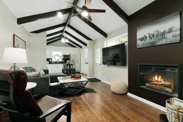 Téléviseur, bureau