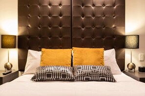 1 bedroom, iron/ironing board, travel cot, WiFi - CBD Executive Apartment right by the Harbour (Sydney)