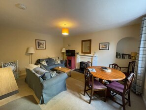 تلفزيون بشاشة مسطحة