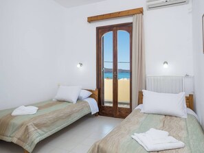 3 chambres, fer et planche à repasser, Wi-Fi, draps fournis