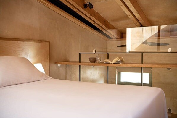 2 habitaciones, tabla de planchar con plancha, cuna de viaje y wifi 
