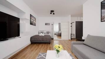 Iron/ironing board, WiFi, bed sheets