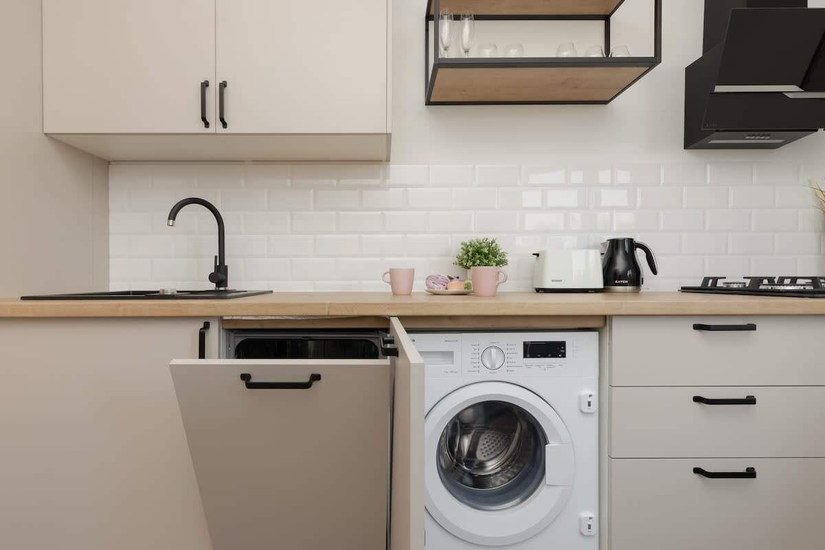 Kühlschrank, Ofen, Herdplatte, Geschirrspüler