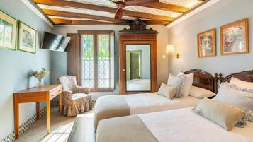 6 slaapkamers, een kluis op de kamer, een bureau