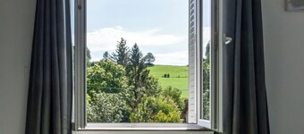 La Bâtisse L'arbre Gris