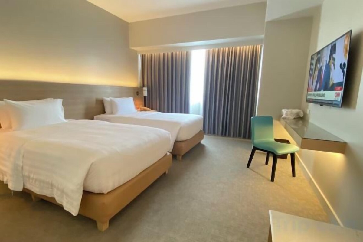 In-room safe, desk, rollaway beds (surcharge), WiFi (free)