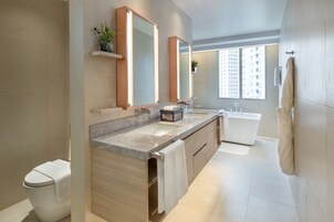 Suite | Bathroom