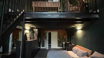 10 Schlafzimmer, Schreibtisch, Bügeleisen/Bügelbrett, Reisekinderbett