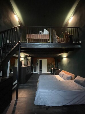 10 bedrooms, desk, iron/ironing board, travel cot